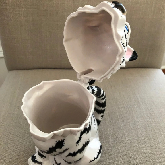 Greatest Show on Earth White Tiger Flip Top Mug - Picture 4 of 8